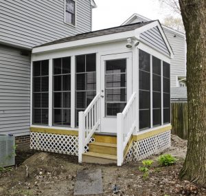 Read more about the article Can You Convert Your Deck Into A Screen Porch?